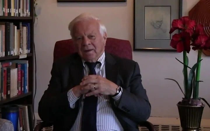 Психология на стыке времен: Джеймс Холлис о том, как прожить жизнь в полную силу