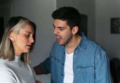 Как распознать токсичного мужчину по одной фразе