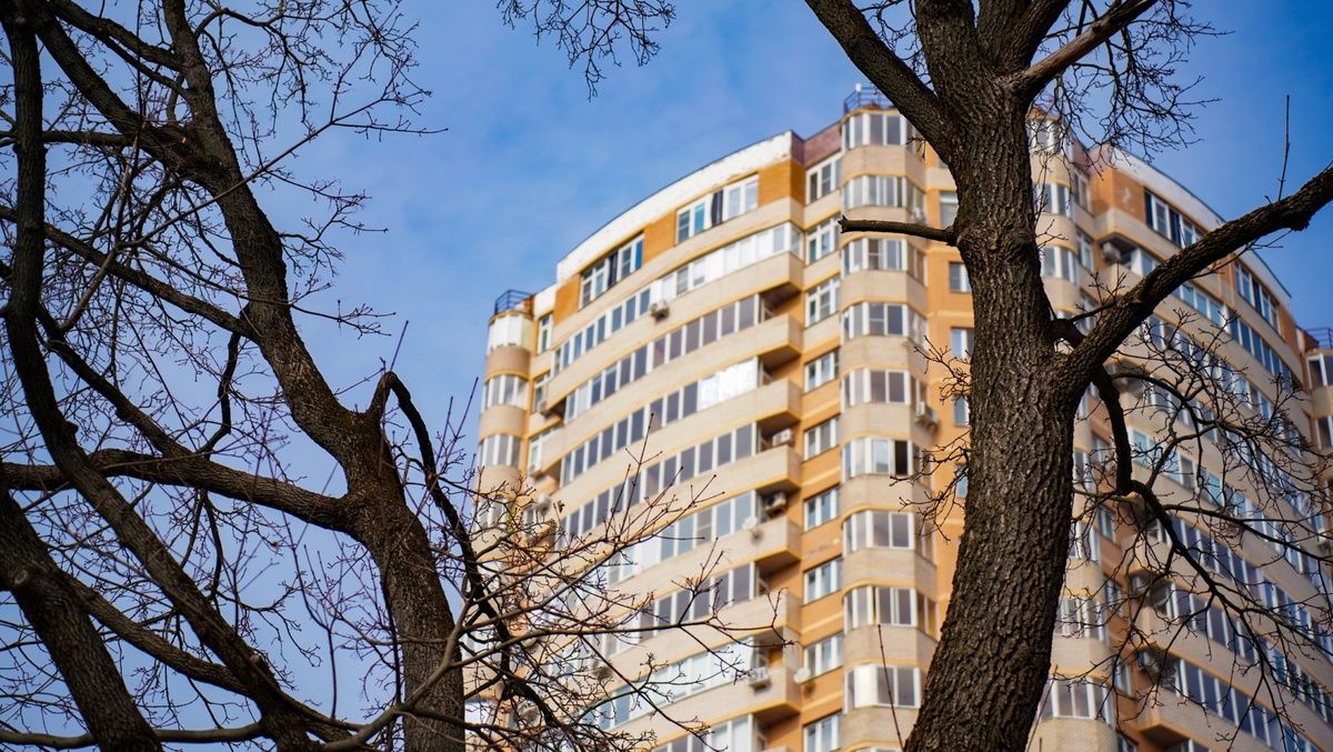 Как тулякам реагировать на курение соседей в подъезде